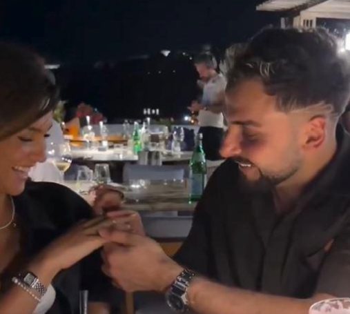 Sefo, Çağla Boz’a Unutulmaz Bir Evlilik Teklifi Sürprizi Sırılsıklam Mutluluk