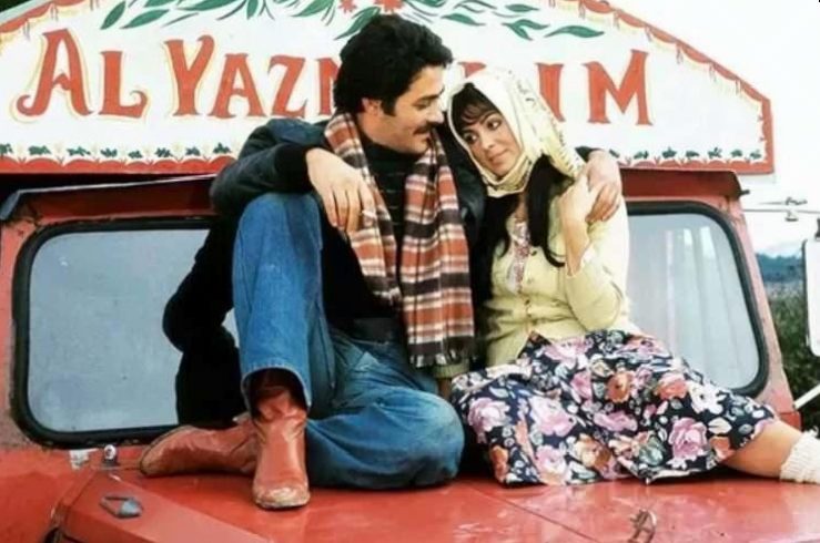 Türkan Şoray’ın Duygusal Anları: Kadir İnanır’ın Vefatı Sonrası Sergide Yüzdeki Değişim