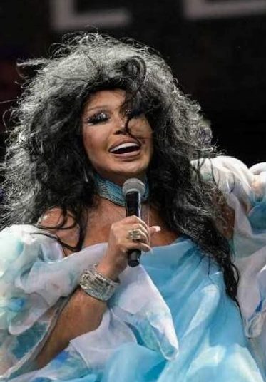 Bülent Ersoy’un Sahne Yorumu ve Seyirci Tepkileri: Sağlık ve Saygı Üzerine Bir Bakış
