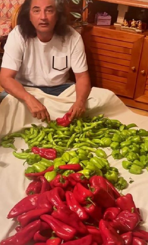 Çelik'in Annesiyle Kış Hazırlığı: Ev İçindeki Mis Kokular