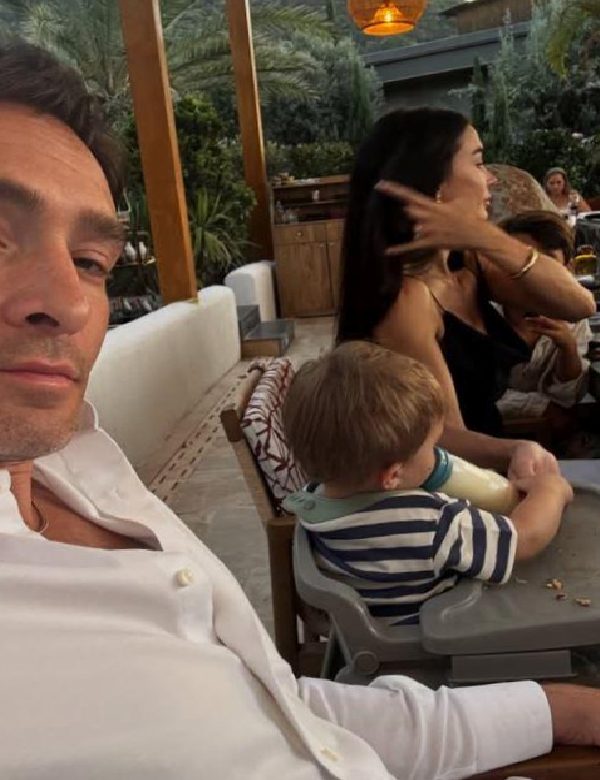 Gözlerden Uzak Bodrum Tatili: Ed Westwick'in Ailesiyle Türkiye Aşkı