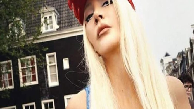 Hande Yener Amsterdam'da Star Gene Adıyla Giyim Mağazasını Açtı: Tezgâhtarlık Günlerinden Esinlenilen Bir Yolculuk