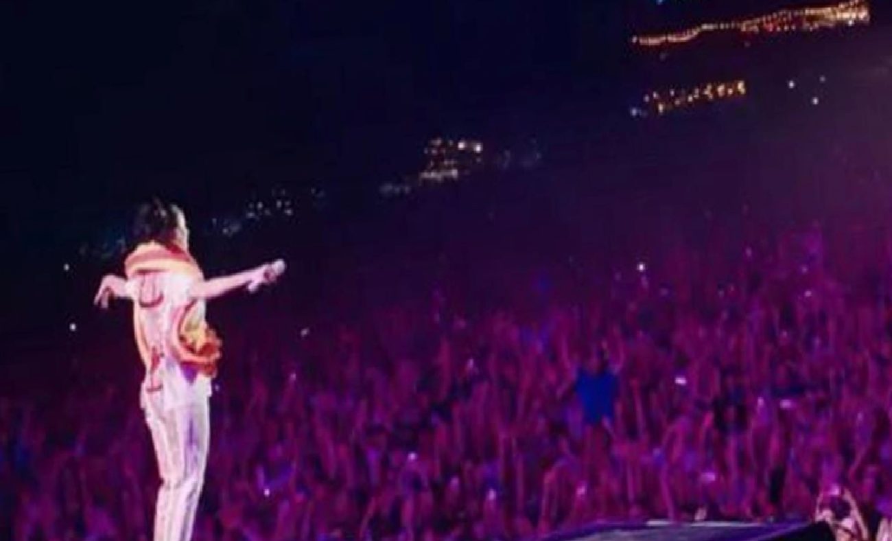 Katy Perry Sunny Hill Festivali’nde Türk Hayranlarına Şaşkınlıkla Bakıyor