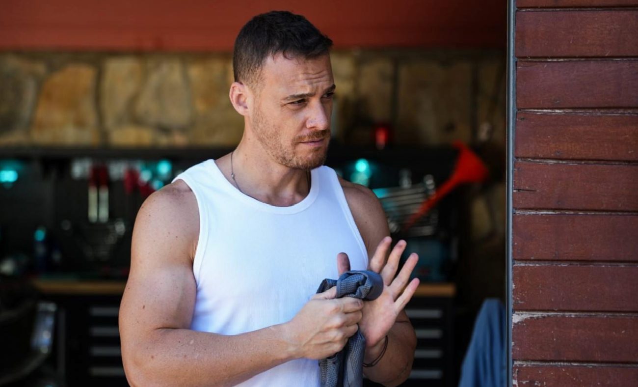 Kerem Bürsin: Yaşam Tarzı ve Kendine Şefkatle Gelişim Yolculuğu
