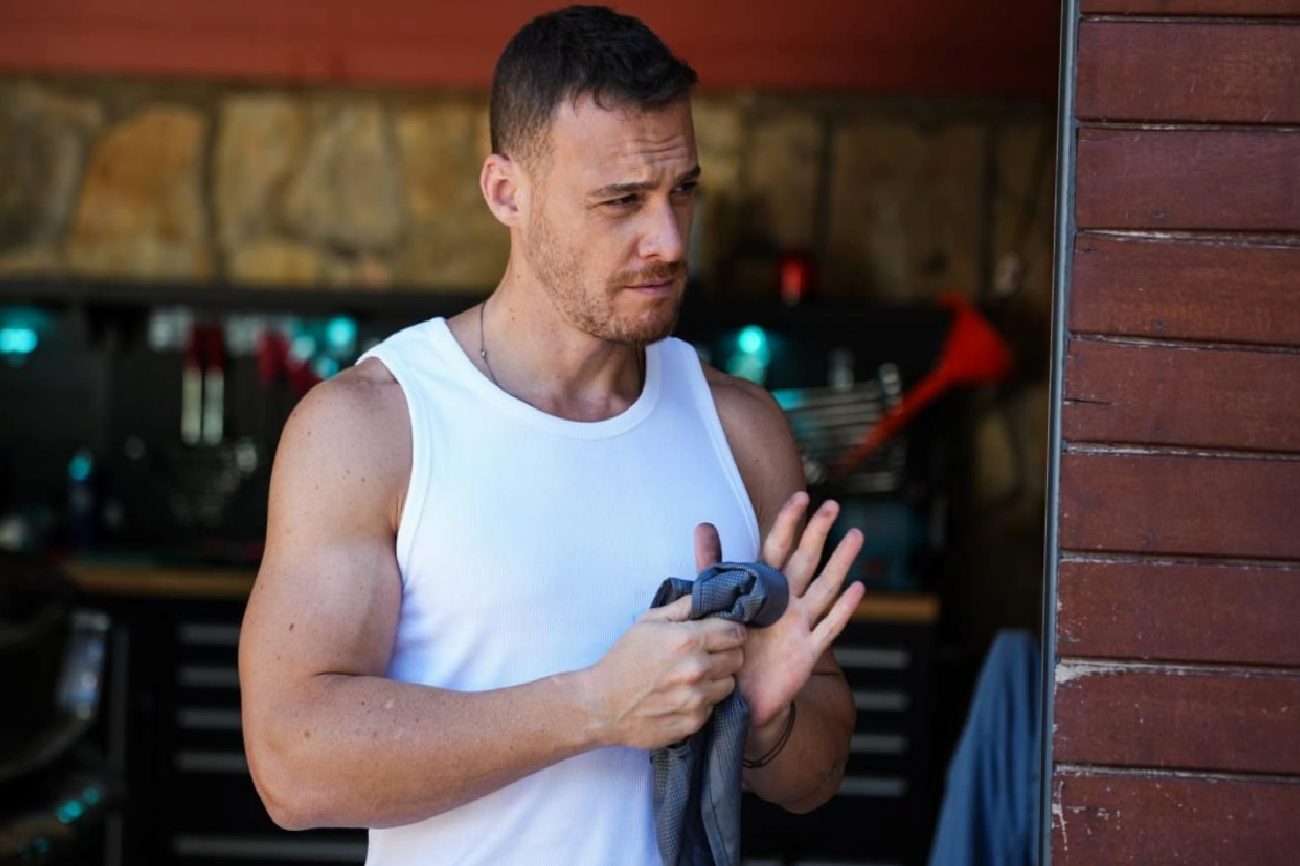 Kerem Bürsin: Yaşam Tarzı ve Kendine Şefkatle Gelişim Yolculuğu