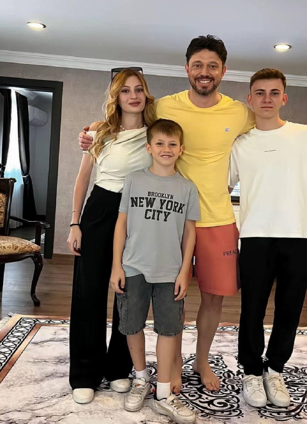 Murat Boz, Çankırı'daki Konserin Ardından Ailesiyle Bir Araya Geldi: Yeğeniyle Video Sosyal Medyada Viral Oldu