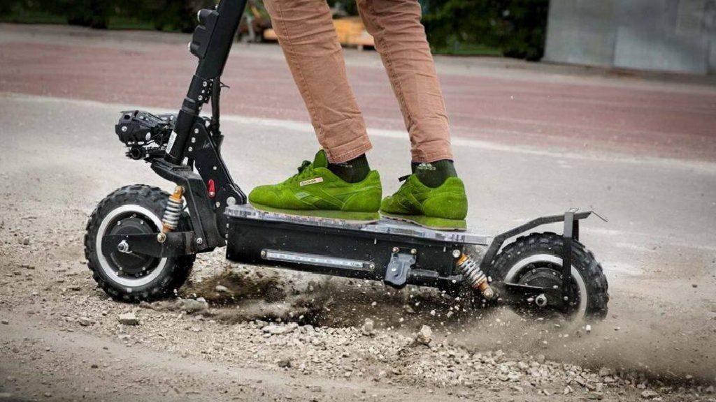 Scooter Kazalarında Koruyucu Önlemler ve İlk Yardım Rehberi