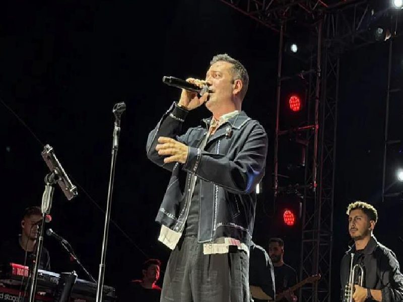 Edirne Konserinde Sigara Gören Seyirciye Tepki: Koç’un Anlık Gösterisi ve Tartışmalar