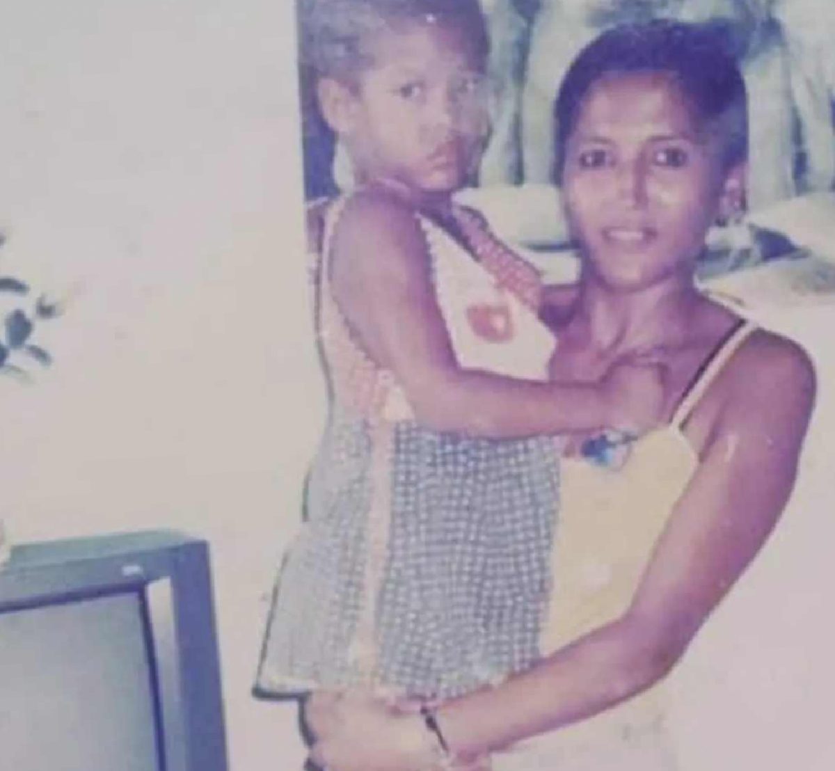 Melissa Vargas ve Annesinin Kıvılcımlı Benzerliği: Fotoğrafın Gündem Yaratan Anı