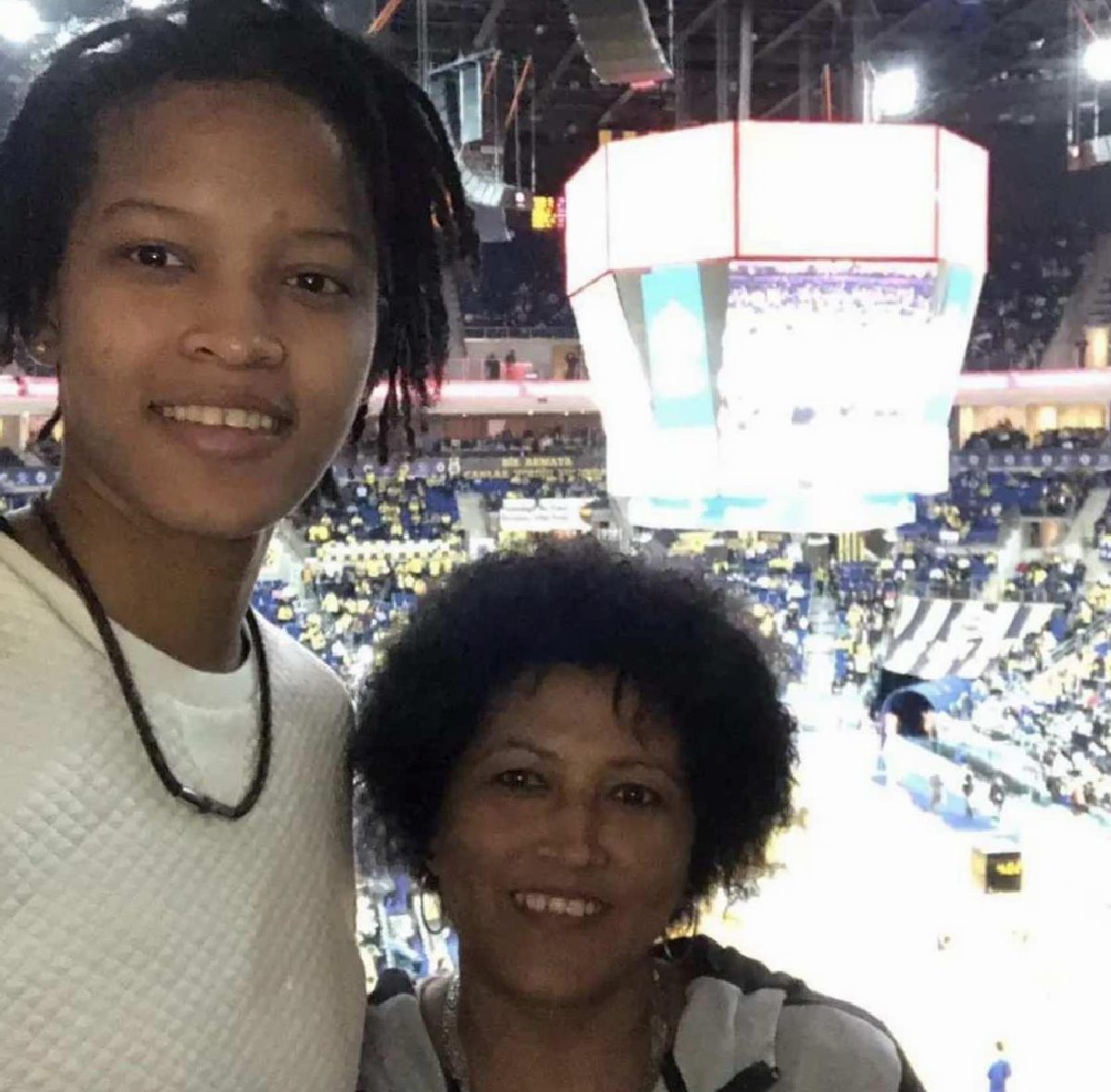 Melissa Vargas ve Annesinin Kıvılcımlı Benzerliği: Fotoğrafın Gündem Yaratan Anı